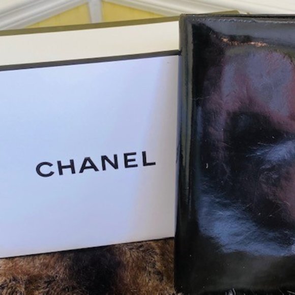 CHANEL VINTAGE BLACK PATENT LEATHER WALLET (AUTHENTIC)- SERIAL NUMBER: 4316566 - Picture 3 of 12